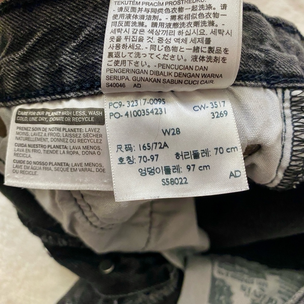 Levi’s Women's Black Denim Shorts - Picture 8 of 8
